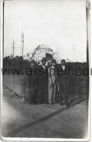 Sultanahmet At Meydanında Çekilmiş Fotoğraf Arkada Ayasofya Camii