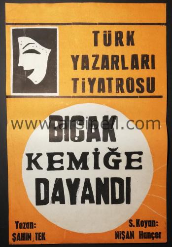 1974 Bıçak Kemiğe Dayandı - Türk Yazarları Tiyatrosu Afiş (1)